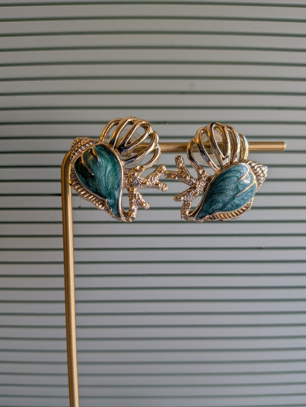 Vintage Enameled Seashell Earrings